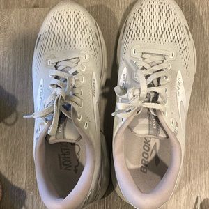 Brooks running sneaker